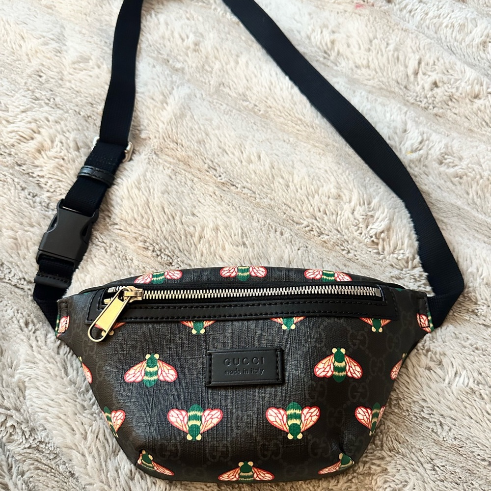 Gucci Black Bee Print Bum Bag/Crossbody